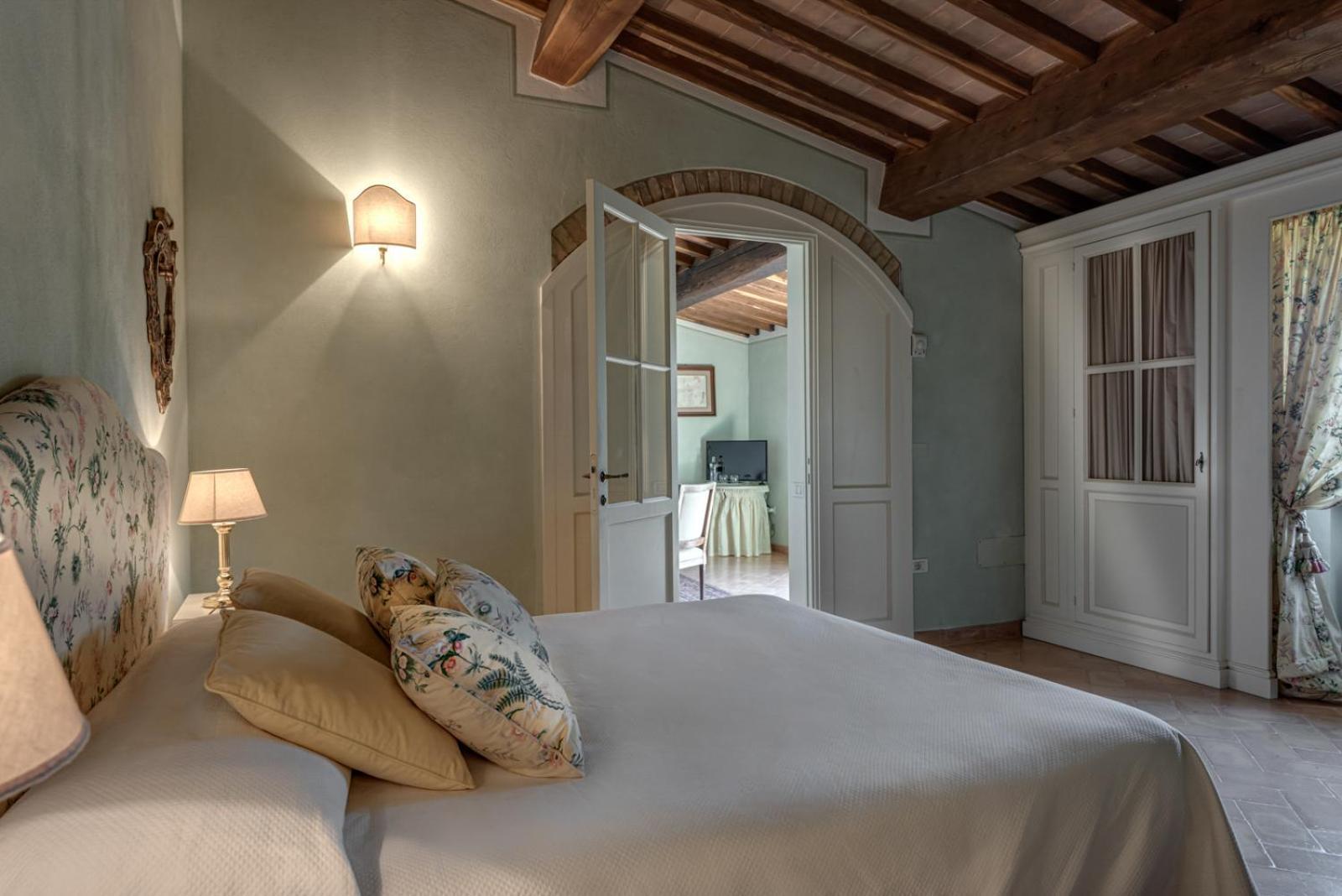 Villa Il Castagno Wine & Resort Сиена Екстериор снимка
