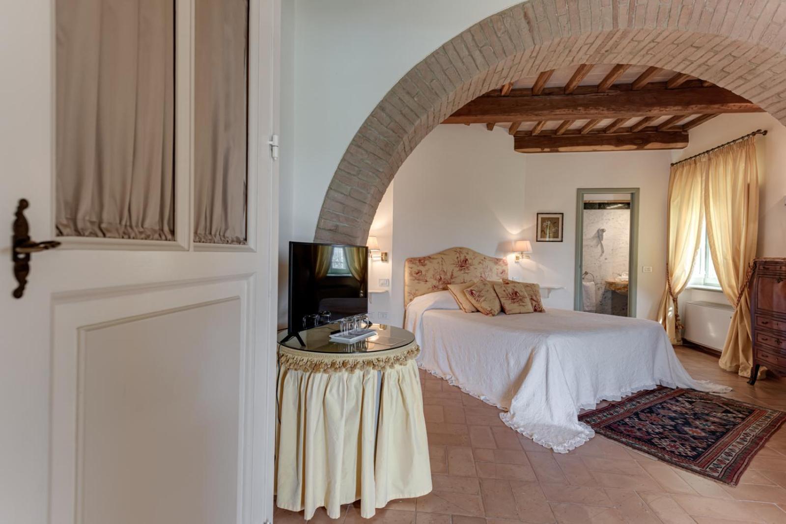 Villa Il Castagno Wine & Resort Сиена Екстериор снимка