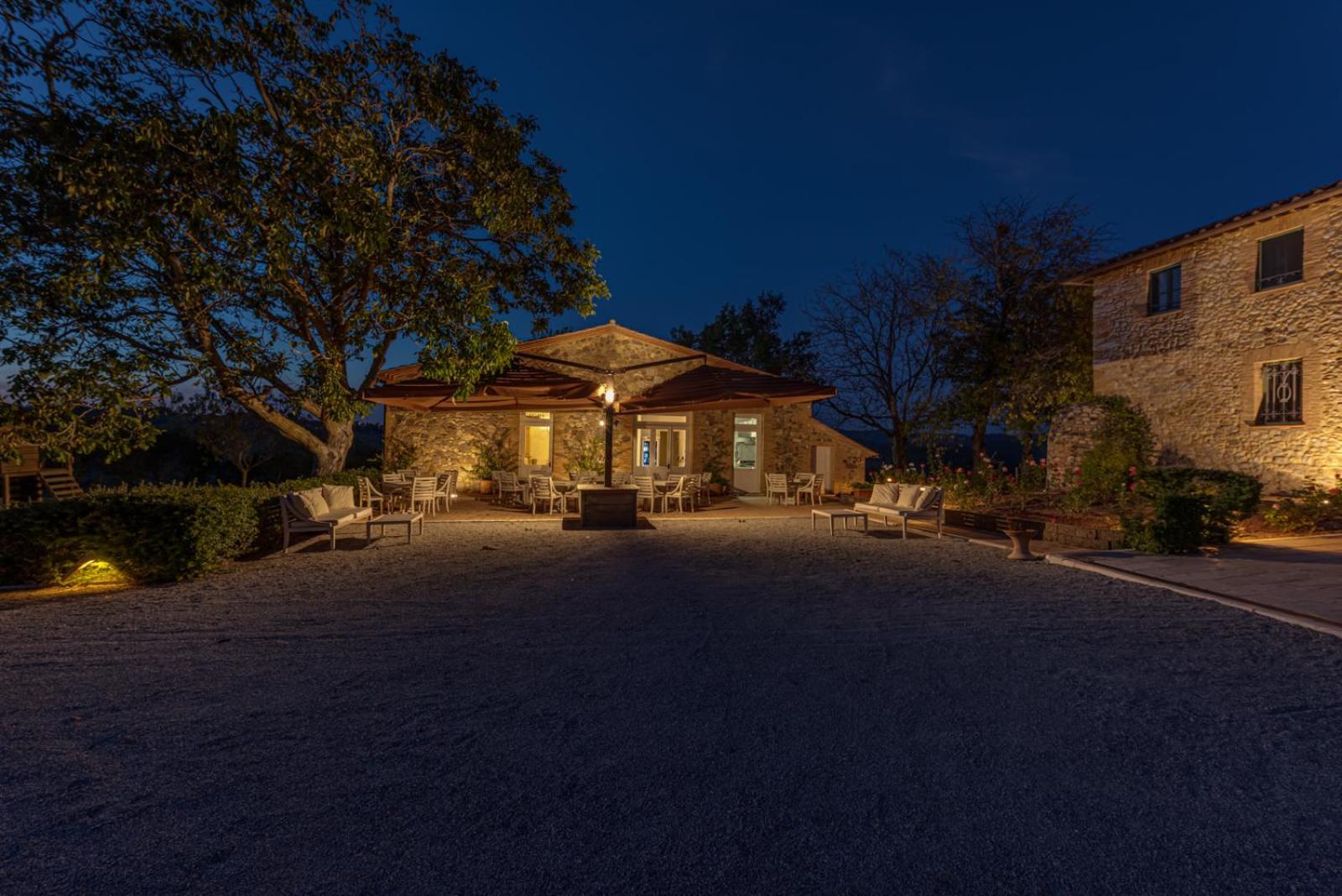 Villa Il Castagno Wine & Resort Сиена Екстериор снимка