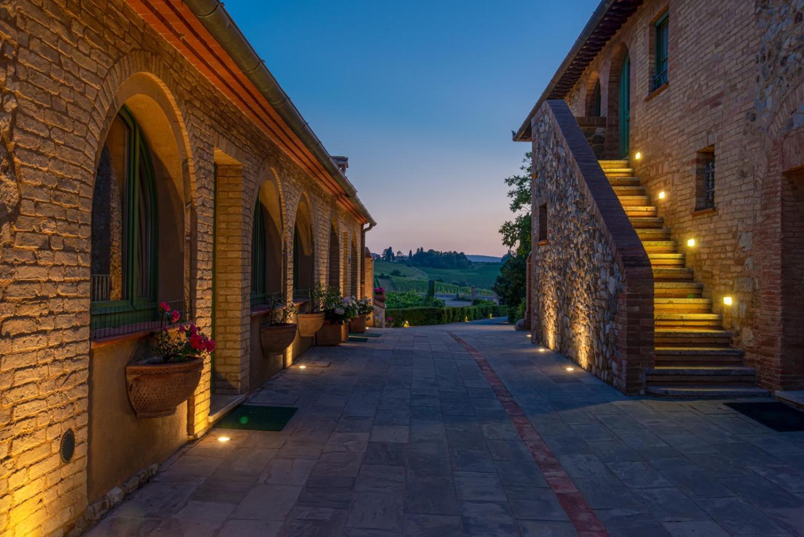 Villa Il Castagno Wine & Resort Сиена Екстериор снимка