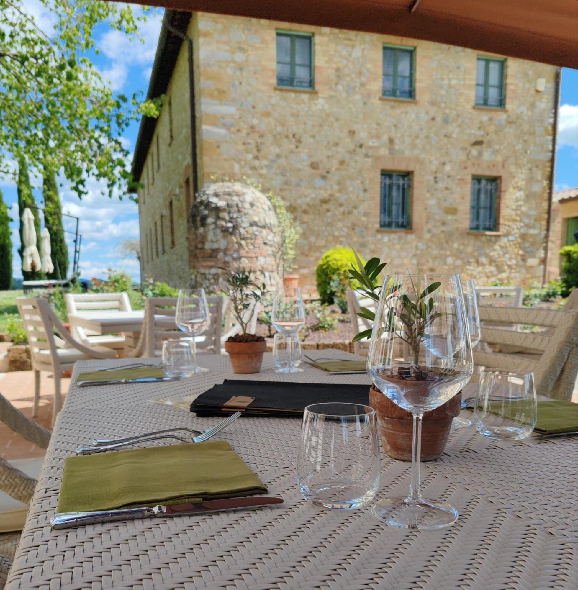 Villa Il Castagno Wine & Resort Сиена Екстериор снимка